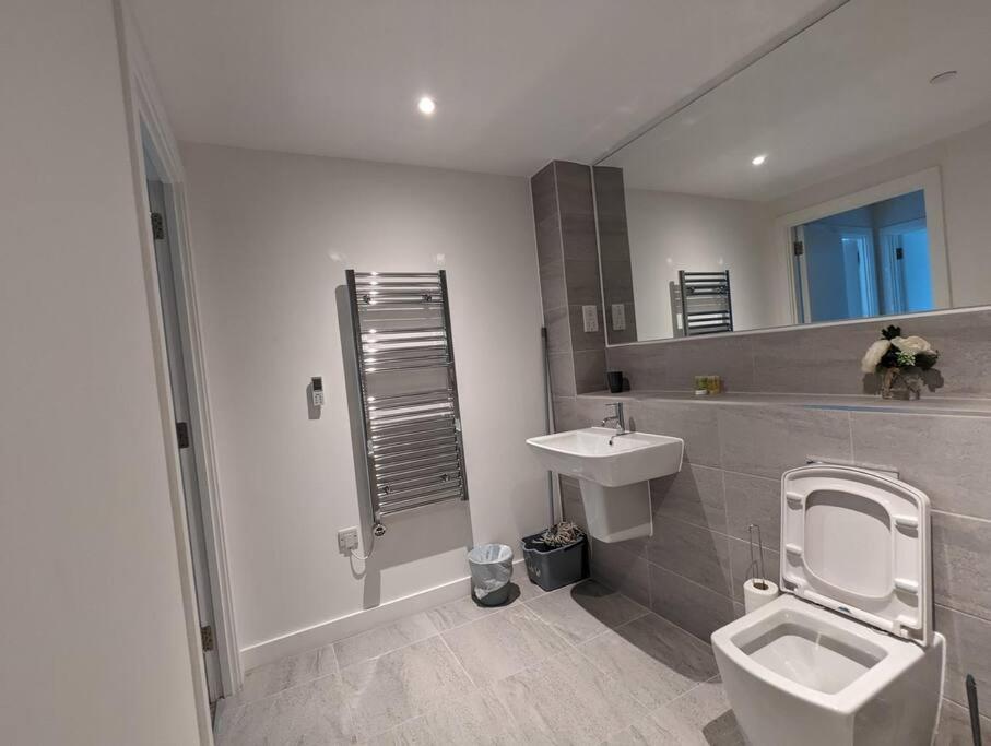Lovely 1 Bed Apartment - Old Trafford Манчестер Экстерьер фото