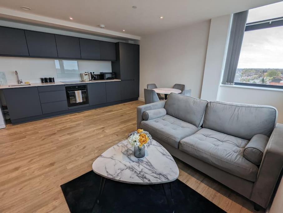 Lovely 1 Bed Apartment - Old Trafford Манчестер Экстерьер фото