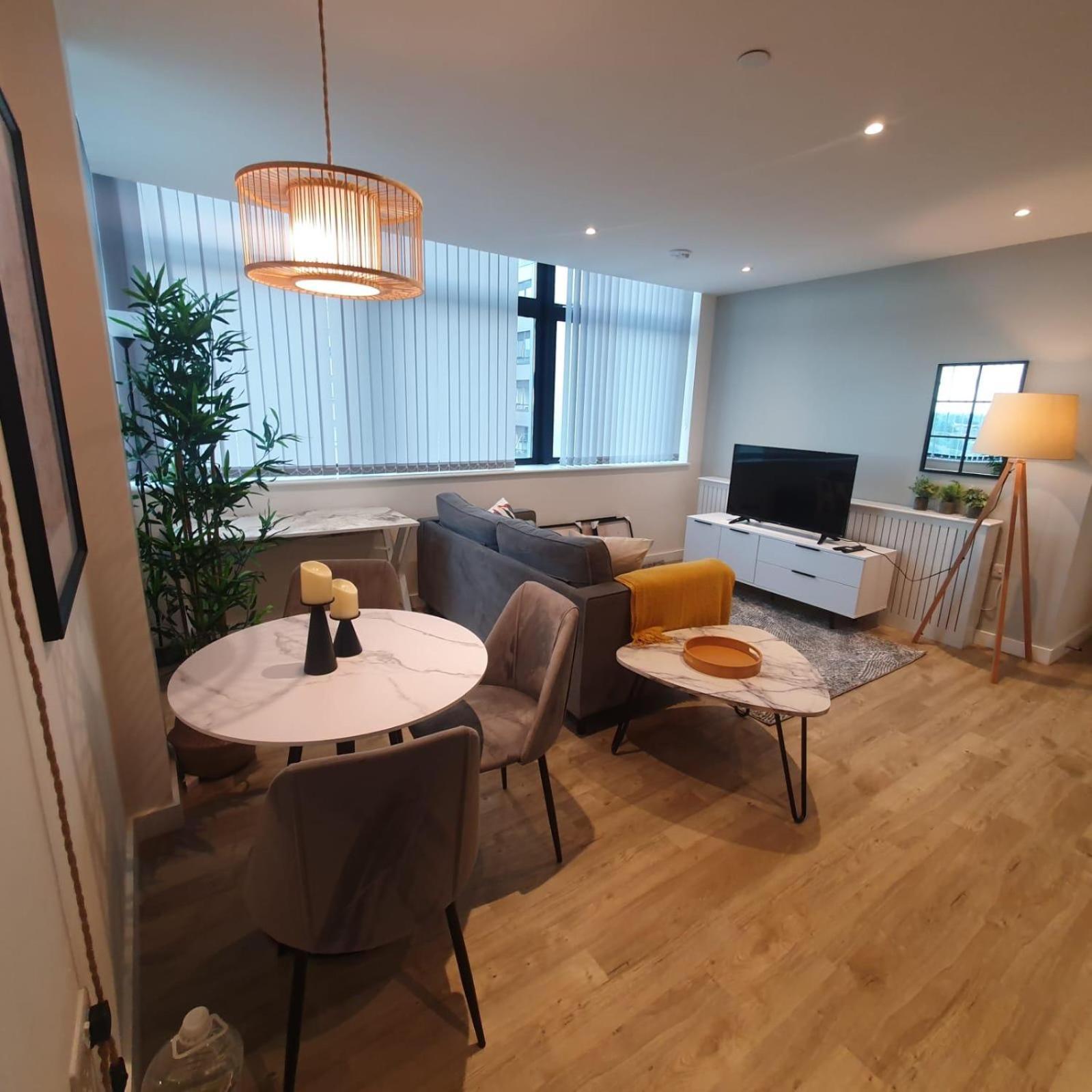 Lovely 1 Bed Apartment - Old Trafford Манчестер Экстерьер фото